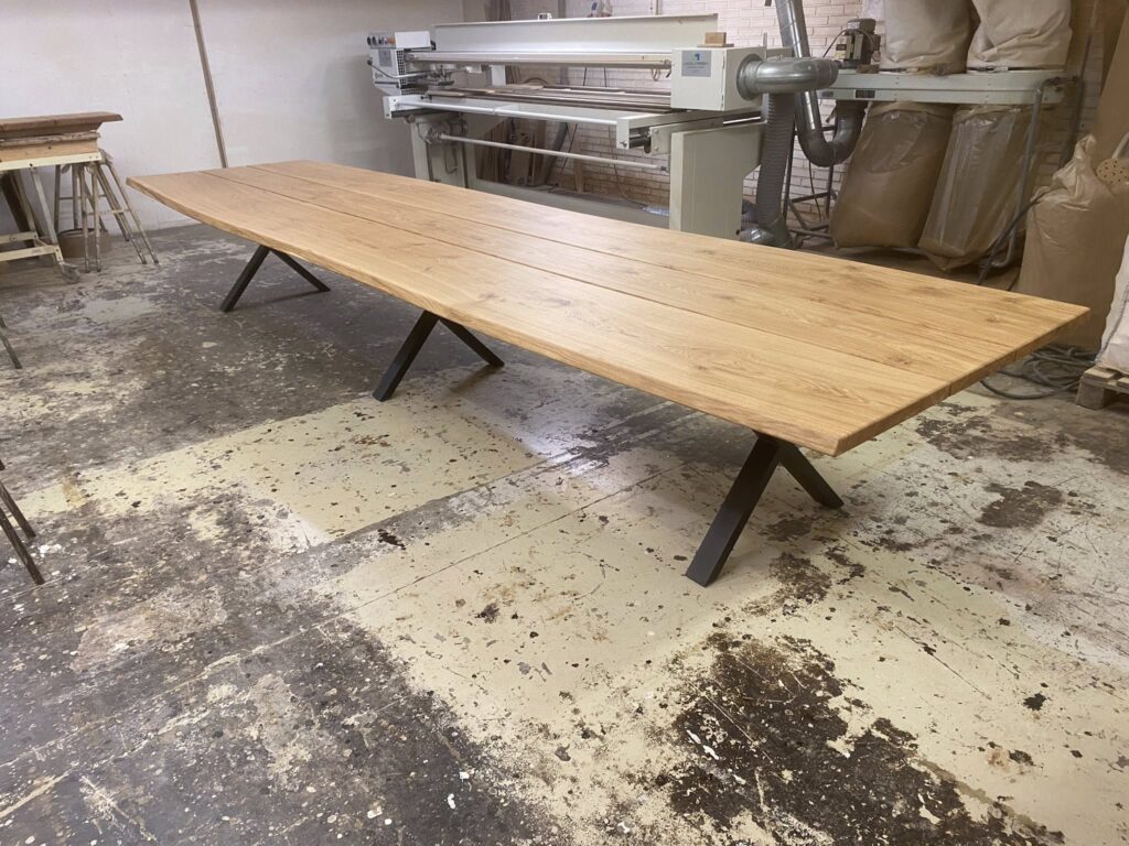 Gigantisk Rustikt Plankebord i Massiv Eg – Natur Olieret – 500/600 cm